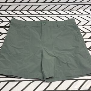 Girls Northface green shorts size XL 18